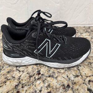 New Balance women’s 7.5 sporty neutral Black and White Athletic Sneakers